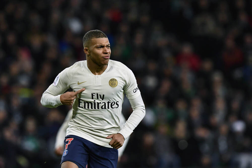 PlayStation游戏机哪款好用？2025推荐7款：性价比高，玩家首选！